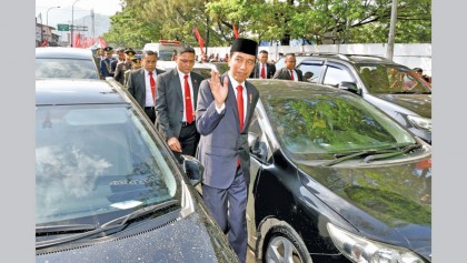 Indonesia traffic jam forces president out of car