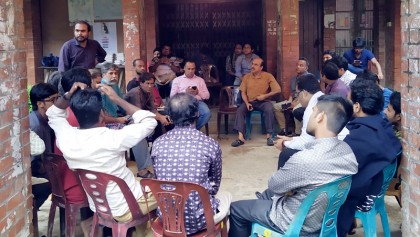 JU protesters besiege admin bldgs 