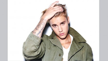 Justin Bieber fined for using 
phone while driving 