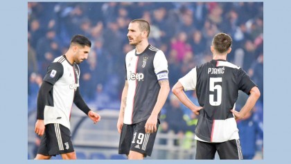 Juve defeat throws open Serie A title race