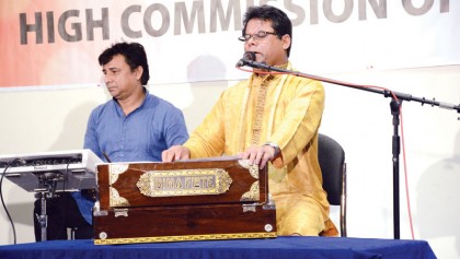 Kamal Ahmed delights audience with Tagore song