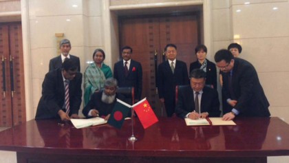 Removing illegal structures from Karnaphuli bank