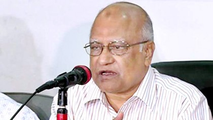 Govt politicises administration