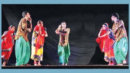 Prachyanat to stage ‘Kinu Kaharer Thetar’ at Shilpakala Wednesday