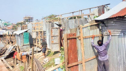 Encroachers start removing 
structures in Barisal