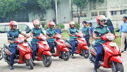 Female traffic sergents get scooters 