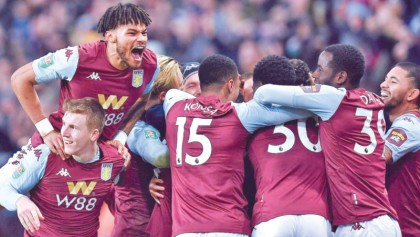 Late strike takes Aston Villa to final