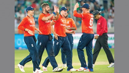 England survive Afridi blitz to seal series