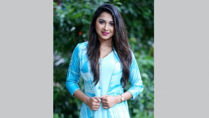 Liza lends vocal to Rabindra Sangeet for first time