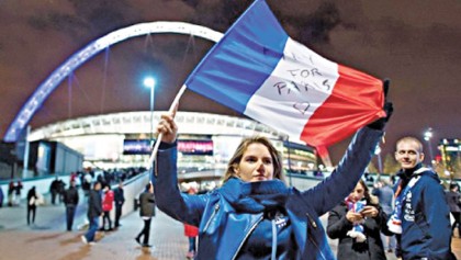 After Paris attacks, Britain carries on with caution