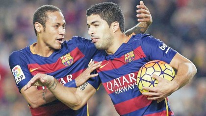 Suarez hattrick puts Barcelona level with Madrid