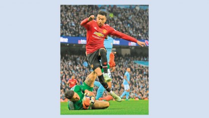 ManU keep City waiting for title