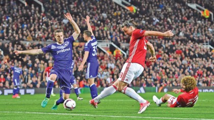 ManU sail into semis for first time 