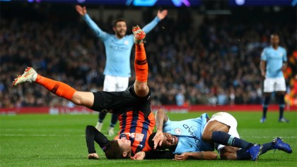 Aguero treble sees Man City down Chelsea