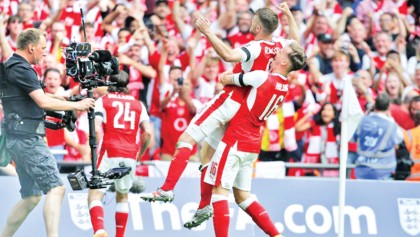 Mertesacker returns to inspire Arsenal’s cup glory