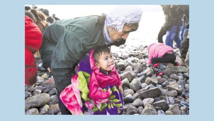 Migrants rush border as Greek army deploys