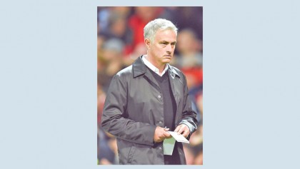 Mourinho weighs up Martial gamble