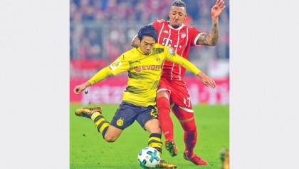 Mueller helps Bayern battle past Dortmund