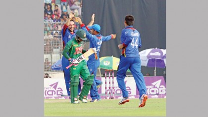 Slog-sweep sinks Mushfiq