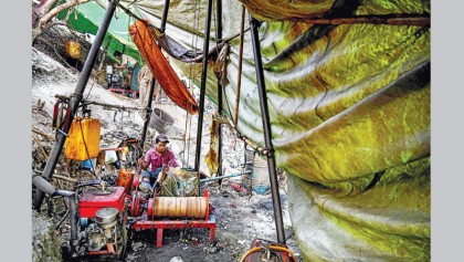 Myanmar’s black gold lures plucky oil drillers
