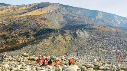 Landslide sweeps thru Myanmar mine