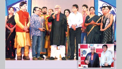 Nayak Raj Razzak, Ranjit Mallick honoured on same stage