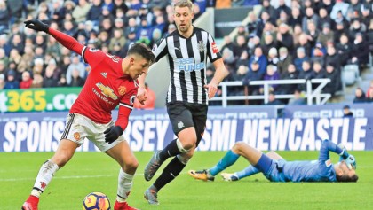 Newcastle rock Manchester United