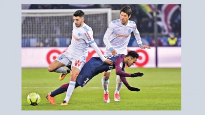 Neymar injury mars PSG victory over Marseille