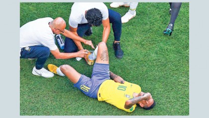 Ref duped by Neymar play-acting, says Mexico coach Juan Osorio