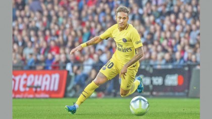 Neymar charms French 
press on PSG debut
