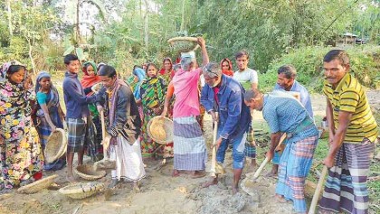 Ex-enclave people voluntarily
construct 50 feet embankment