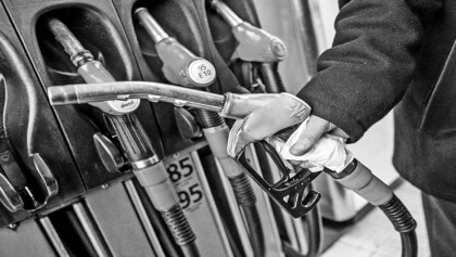 Oil prices fall ahead of 
US inventory data