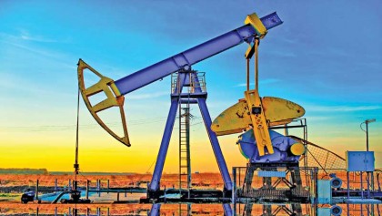 Saudi says oil price slump should not stop investment