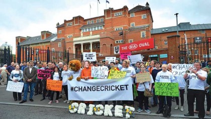 Protest hits out at �Big Three� takeover
