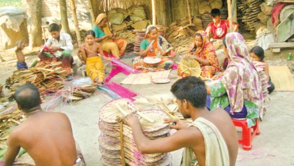Over 30 families busy making hand-fans 