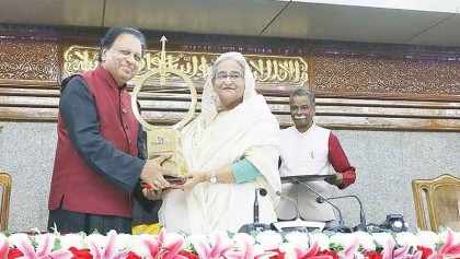 PM receives
Dr Kalam smriti awards