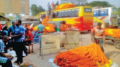 Flower growers passing busy 
time ahead of Pahela Baishakh