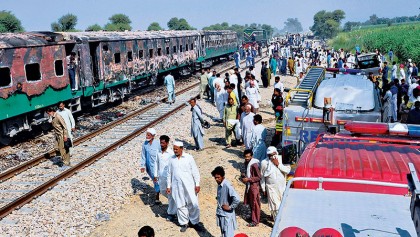 Pakistan train fire kills 73 
