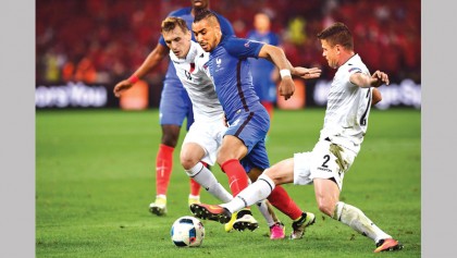 Euro hosts France book last 16 berth 