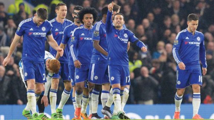 Chelsea sail, Man United sink