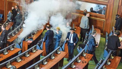 Kosovo MPs stage new tear gas protest