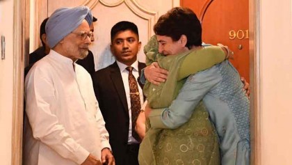 Priyanka elated to meet and hug Sheikh Hasina