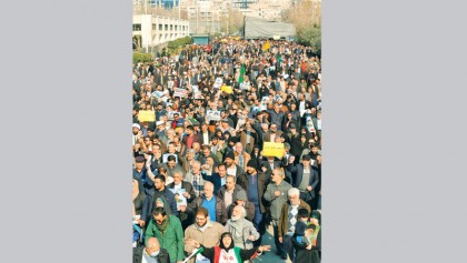 Pro-regime rallies 
in Tehran as US imposes sanctions