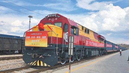 China-Vietnam freight train starts to run