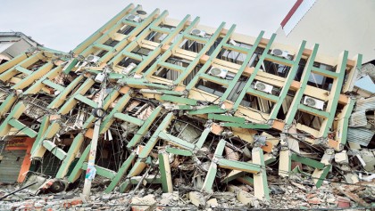 Quake kills 235 in Ecuador