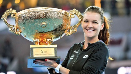 Radwanska edges out Konta to lift China Open title 