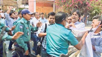 Rampal protesters, cops lock in clash in Ctg