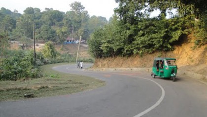 Rangamati-Ctg road link 
likely to reopen in 3 days