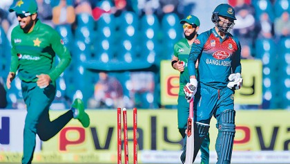 Recalled Malik 
leads Pakistan
win over Bangladesh