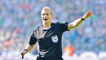 German female ref makes history as Leckie nets again